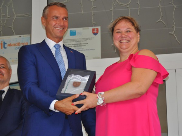Vicepremiér Raši otvoril šk. rok na trojke a pogratuloval k IT Akadémii