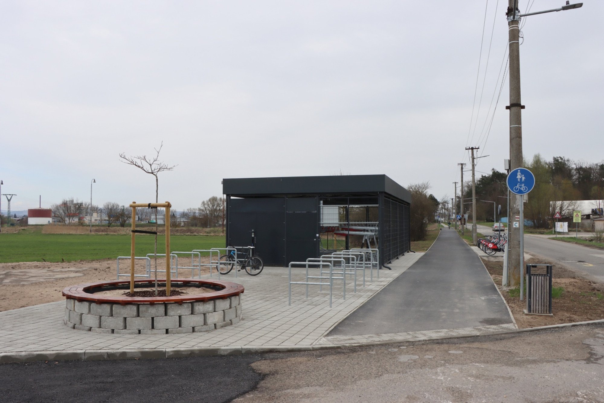 Senica rozširuje sieť cyklotrás: Nové úseky na Železničnej i do Dojča prepájajú mesto s regiónom i vlakovou stanicou