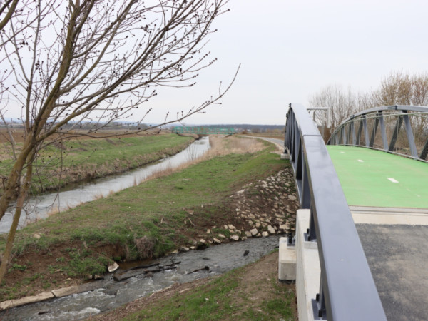 Senica rozširuje sieť cyklotrás: Nové úseky na Železničnej i do Dojča prepájajú mesto s regiónom i vlakovou stanicou