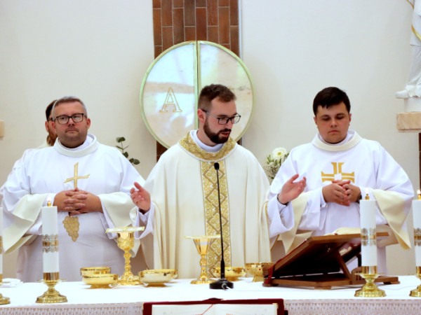 Novokňaz Jakub Jurkovič slávil v Senici primičnú svätú omšu
