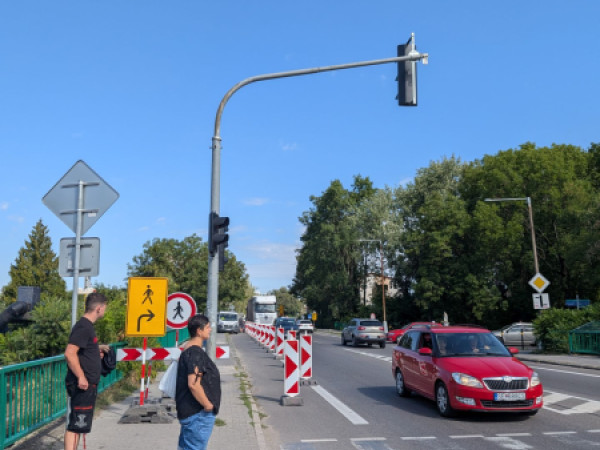 Začína sa oprava chodníkov pri Lidli