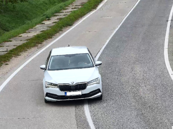 Nebezpečná rýchlosť v Kunove: vodiči opakovane prekračujú limit v zákrute