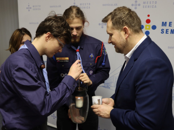 Betlehemské svetlo nesie posolstvo pokoja, lásky, mieru a jednoty