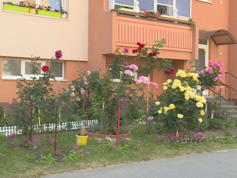 Farebné balkóny a predzáhradky opäť v móde