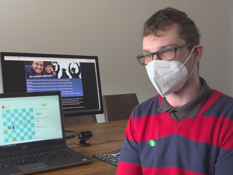 Jediní dvaja rozhodcovia zo SR na Majstrovstvách sveta univerzít v online šachu boli Seničania