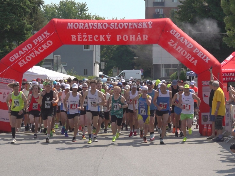 Na trať Záhoráckeho maratónu a polmaratónu sa postavilo 247 bežcov