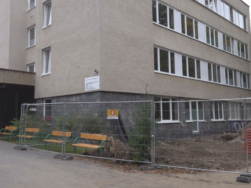 Mesto Senica začalo s výstavbou lôžkovo-evakuačného výťahu v Zariadení sociálnych služieb
