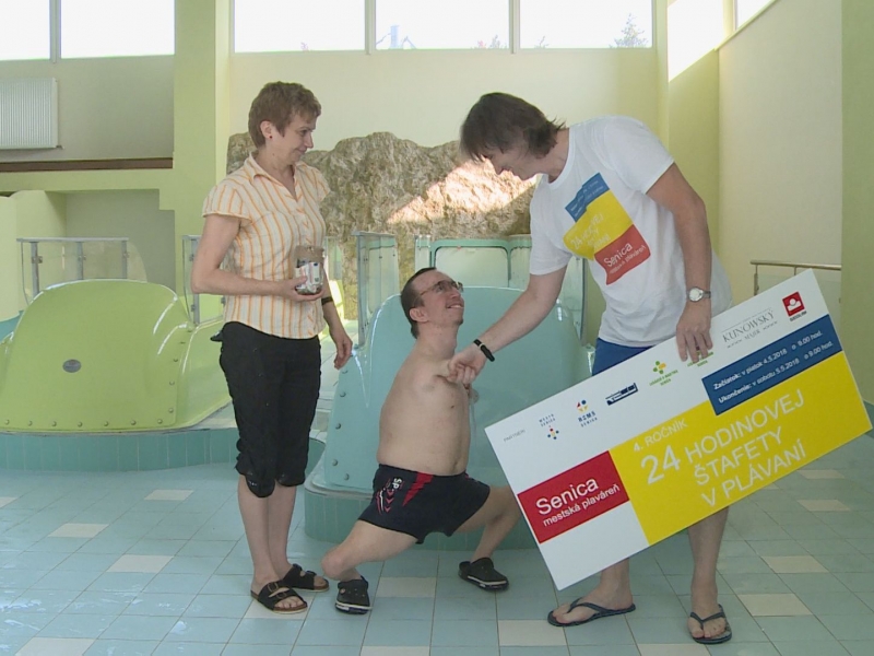 24-hod. Štafeta v plávaní pomáhala