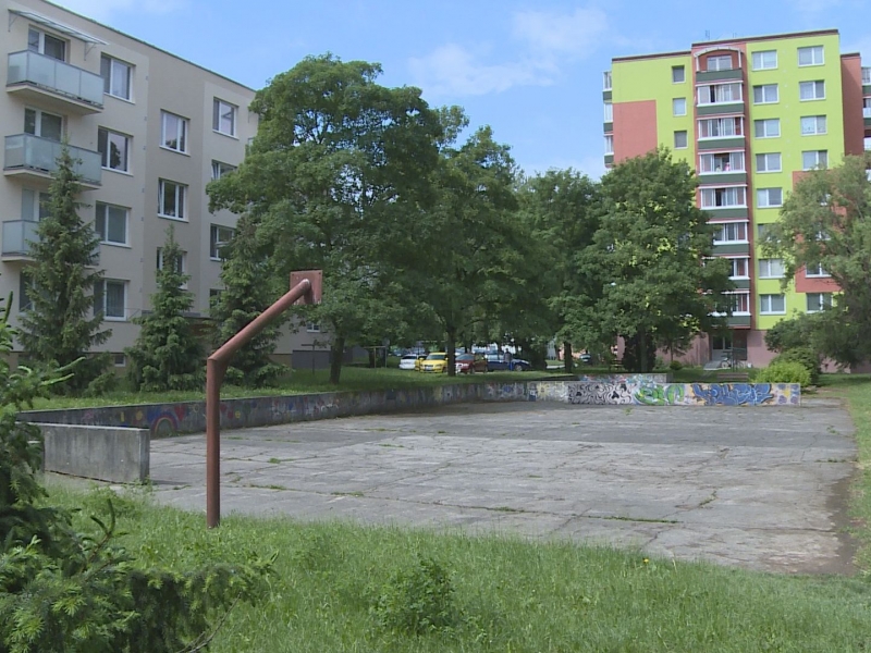 Z ihriska na Štefánikovej bude parkovisko