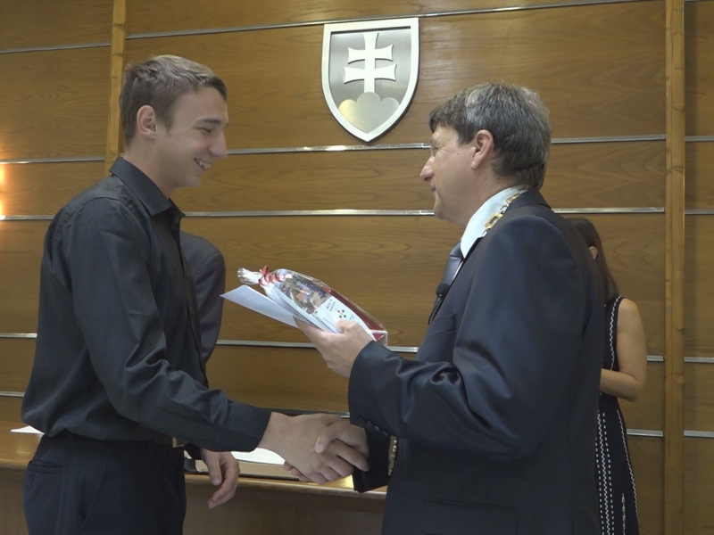 Úspešní žiaci senických škôl prijatí na radnici