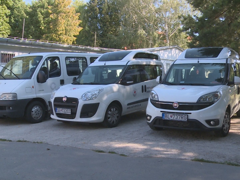 Prepravná služba SČK Senica s novými autami