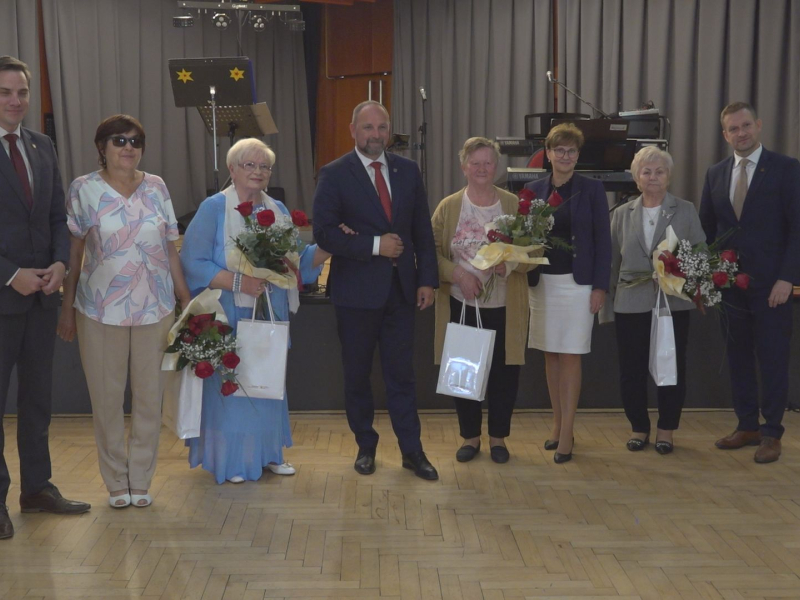 Posedenie pri príležitosti úcty k starším