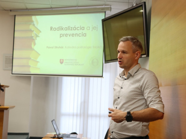Radikalizácia detí a mládeže – identifikácia jej prejavov a možnosti prevencie