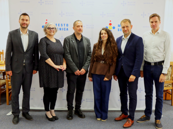 Delegácia z Kovačice v Senici: Umenie prepája regióny