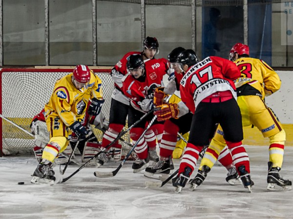 HC DUKLA SENICA - HK 95 POVAŽSKÁ BYSTRICA 3:5 (2:1, 0:1, 1:3).